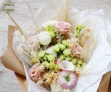 Big nude bouquet with rustic dried grasses