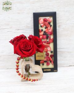 Heart shaped wooden vase with red roses, berries, Choco Me Chocolate