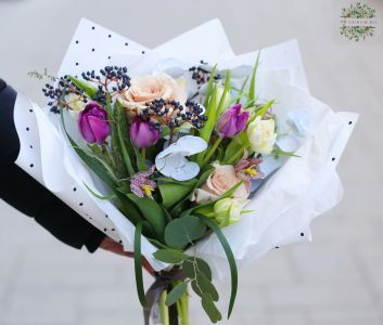 Early spring bouquet with tulips, and fritillaria (9 stems)