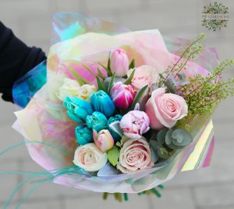 Special tulips with roses in a modern bouquet (15 stems)