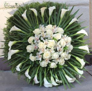 álló ko. fehér rózsával, kálával, orchideával (110cm)