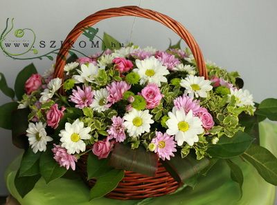 Korb mit Chrysanthemen und Mini-Rosen (35cm)