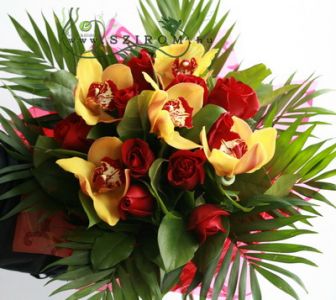 vörös rózsa sárga orchideával (15 szál)