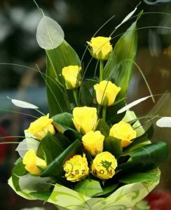 10 Gelbe Rosen mit Schleier Blatt