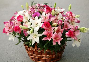 giant basket of asiatic lilies and roses (30 stems)