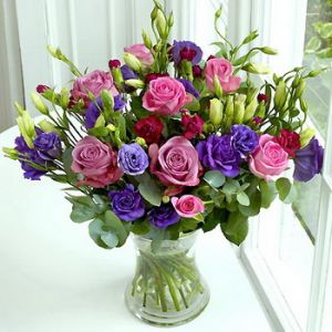 Lisianthus, Rose, Nelke in der Vase (17 Stämme)