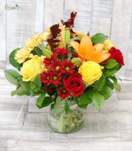 9 gemischten Herbstblumen mit Vase