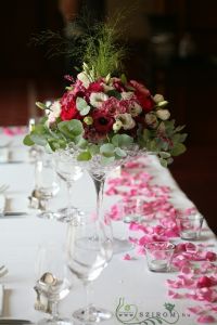Main table centerpiece, coctail cup, Four Seasons Hotel Gresham Palace (coctail cup, rose, lisianthus, orchid, statice, pink, red), wedding