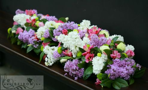 Main table centerpiece with lilac (lisianthus, Peruvian lilies, daisis, purple, white), wedding