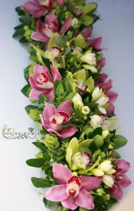 Main table centerpiece with green and pink orchids and freesias, Manna Budaest, wedding