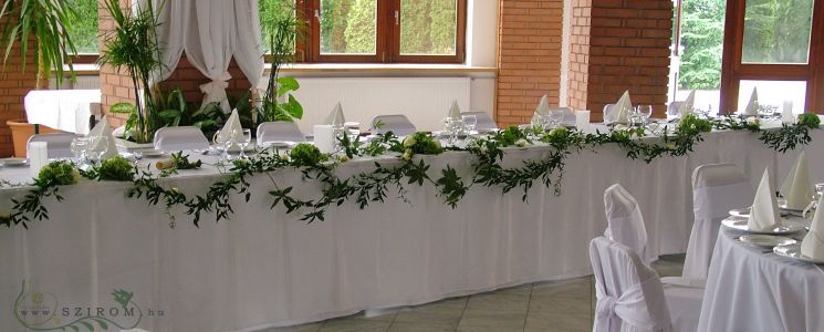 Main table centerpiece Móricz High school (green, white, passion flower, hydrangea, rose, ruscus), wedding