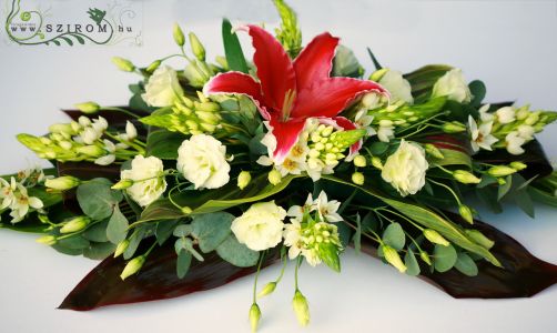 Main table centerpiece (ornithogalum, lilies, lisiantusses, red, cream), wedding
