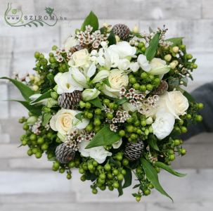 winter forest dream bouquet with white roses (22 stems + 10 hypericum)