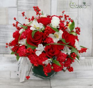 red - white glass cube (rose, alstromeria, carnation, hypericum, 24 stems)