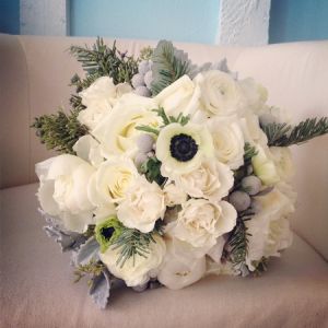 white anemone - rose bouquet