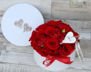 rose box with spray roses and big red roses (25 stems)