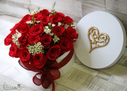 vörös rózsa doboz viaszvirággal (25+5 szálas box)