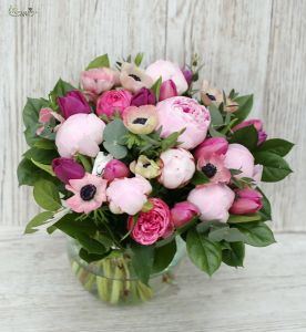 Angol rózsa, anemone, tulipán üveggömbben (30 szál)