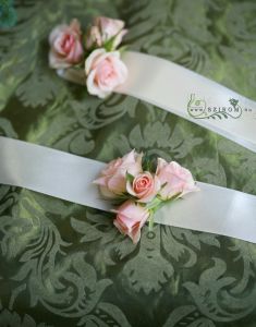 wrist corsage made of spray roses (pink)