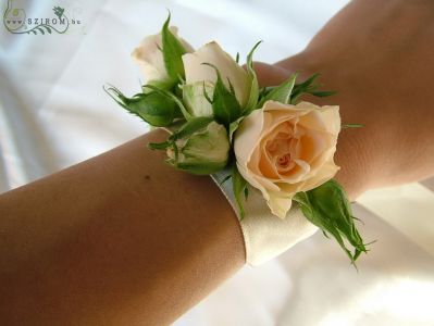 wrist corsage made of spray roses (peach)