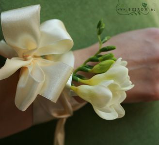 wrist corsage made of freesias (white)