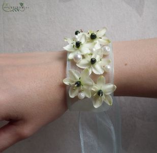 wrist corsage made of ornithogalum (white)