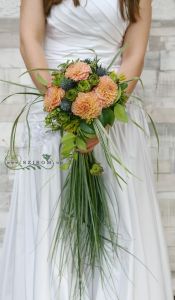 Bridal bouquet with dahlias, succulent, bear grass (rose, eryngium, peach, blue, green)