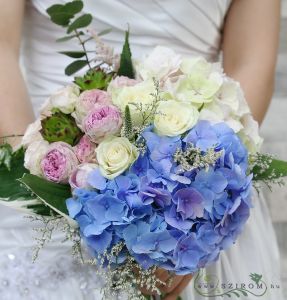 Bridal bouquet with foamy structure bouquet (Hydrangea, Rose, English Rose, Sempervivum, Blue, White)