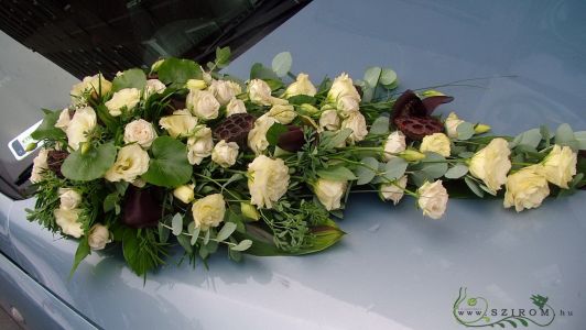 teardrop car flower arrangement with lisianthus (cream)