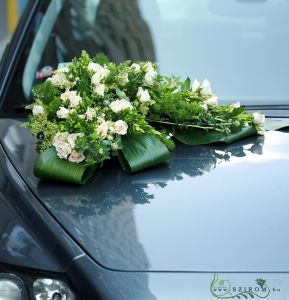 Corner car flower arrangement with spray roses and seasonal flowers (white)