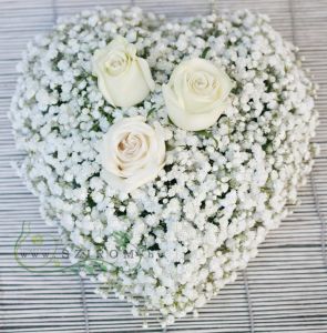 heart shaped small car flower arrangement made of gypsophila and roses (rose ,white)
