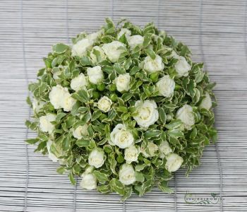 round car flower arrangement with spray roses (white)