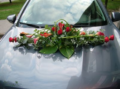 oval car flower arrangement with roses and callas (red, orange)