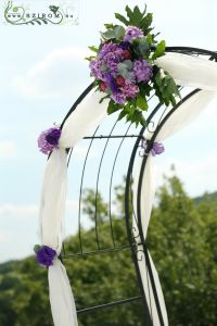 wedding gate with purple flowers, Petneházy Club