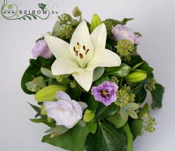 Centerpiece with lilies and lisianthusses (cream, purple), wedding