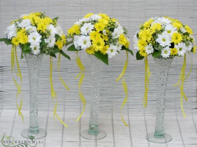 Magas vázás asztaldísz margarétakrizivel 1 db (sárga, fehér), esküvő