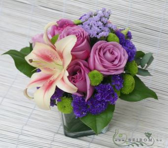Centerpiece glass cube (purple, rose, lilies, pompoms), wedding
