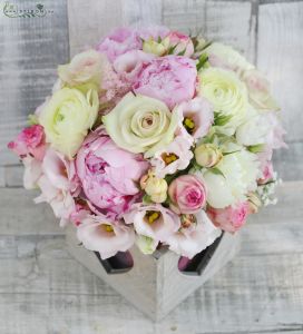 Centerpiece pastel dream (pink, cream, rose, lisianthus, peony), wedding
