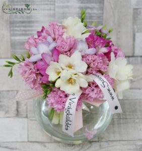 Centerpiece with hyacinths, freesias, pink, white, wedding