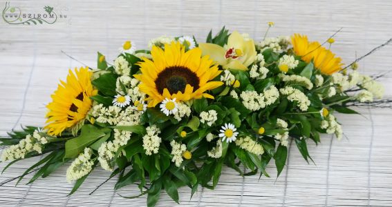 Main table centerpiece with sunflowers and camomilles (yellow), wedding