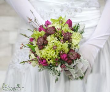 Menyasszonyi csokor hortenziával, tulipánnal, csillagvirággal (zöld, rózsaszín)