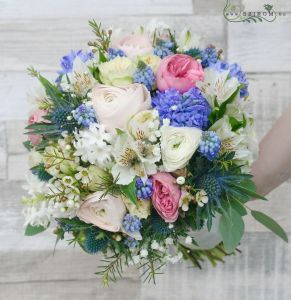 Bridal bouquet with hyacinths, muscaris, buttercups (eryngium, alstromelia, blue, pink, white)