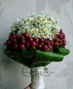 Bridal bouquet of camomilles and hypericums (red, white)