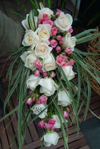 Bridal bouquet of roses, spray roses, cascade (white, pink)