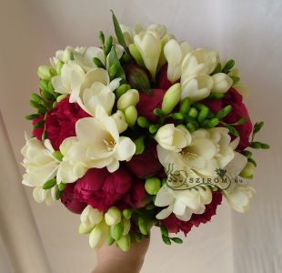 Bridal bouquet with peonyes and freesias (white, red)