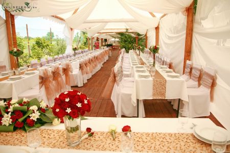 Flower decor,  Kőhegy restaurant, wedding , 8 small and 1 main centepiece