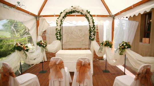 Flower decor,  Wedding gate, Kőhegy restaurant