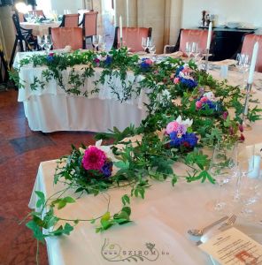 Blumendekor der Fischerbastei, Restauranttisch (lila, weiß, Golgota, Dahlie, Hortensie), Hochzeit