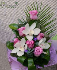 Blumenstrauß mit Orchideen und Rosen (9 Stängel)