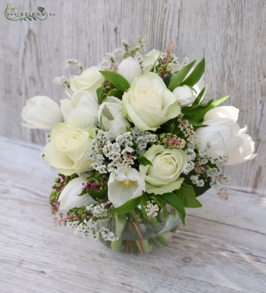 Asztaldísz (rózsa, tulipán, fehér), esküvő